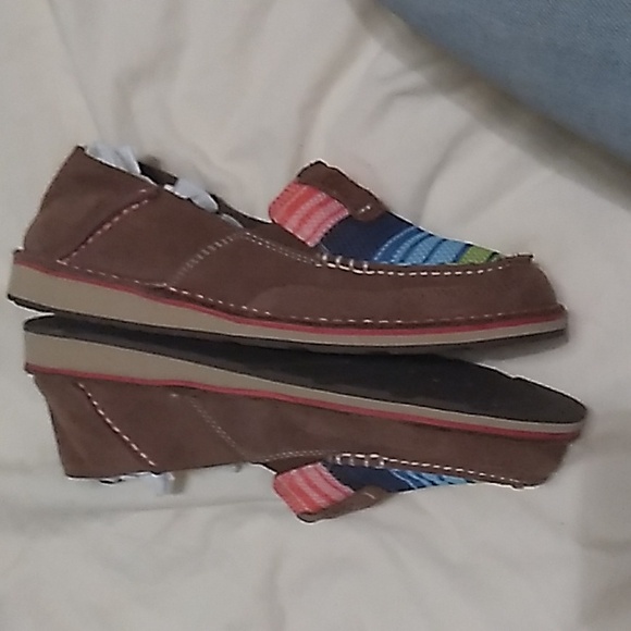 Women's Ariat cruiser colorful and comfy - Picture 4 of 10